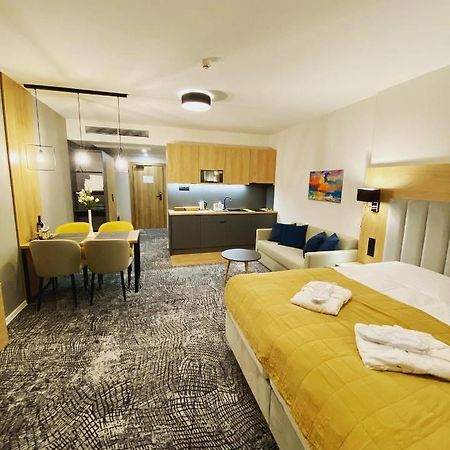 Luxapartmanbesenova Hotel Akvamarin 외부 사진