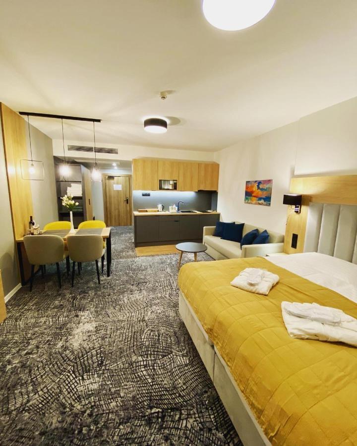 Luxapartmanbesenova Hotel Akvamarin 외부 사진